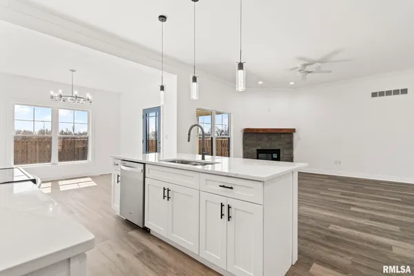 $450,000 | 72 Moonlight Ct. Court, Chatham, IL 62629