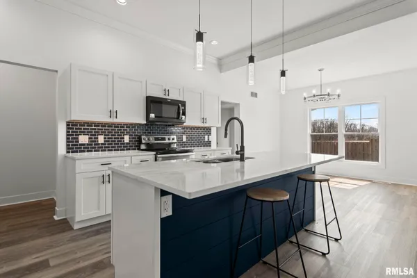 $450,000 | 72 Moonlight Ct. Court, Chatham, IL 62629