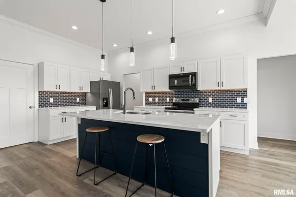 $450,000 | 72 Moonlight Ct. Court, Chatham, IL 62629