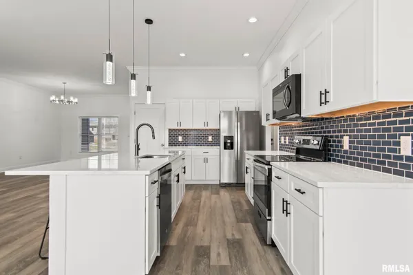 $450,000 | 72 Moonlight Ct. Court, Chatham, IL 62629