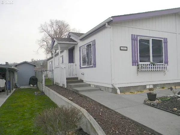 $300,000 | 950 Pomona Street West, Unit 183, The Dalles, OR 97058