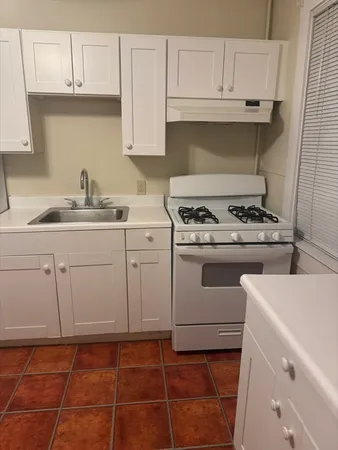 $1,900 | 9 Bradford Street, Unit 2, Taunton, MA 02780