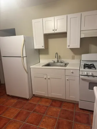 $1,900 | 9 Bradford Street, Unit 2, Taunton, MA 02780