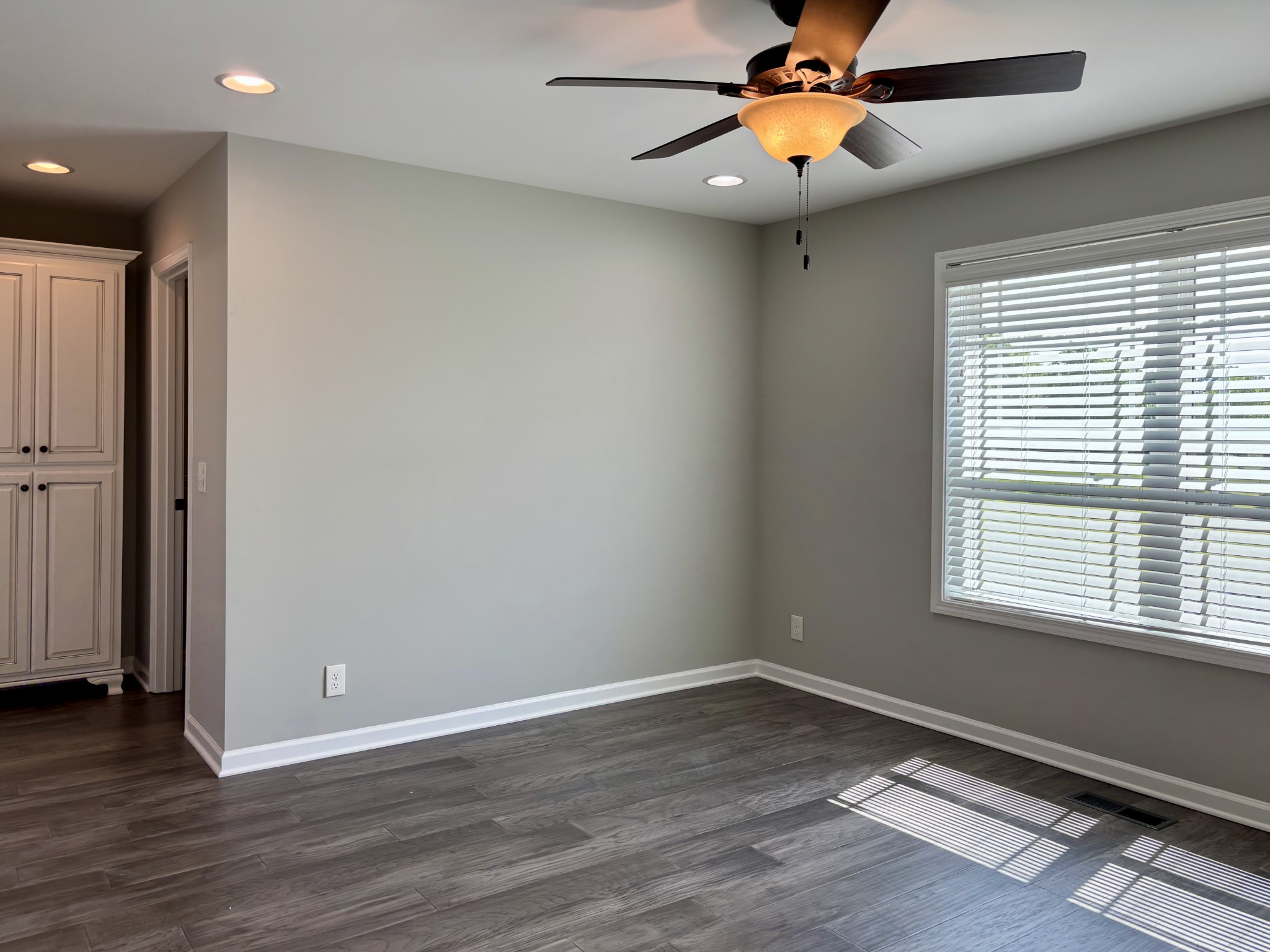 51 Regency Place Manchester, TN 37355 - Photo 10 of 27 an empty room with wooden floor and a window