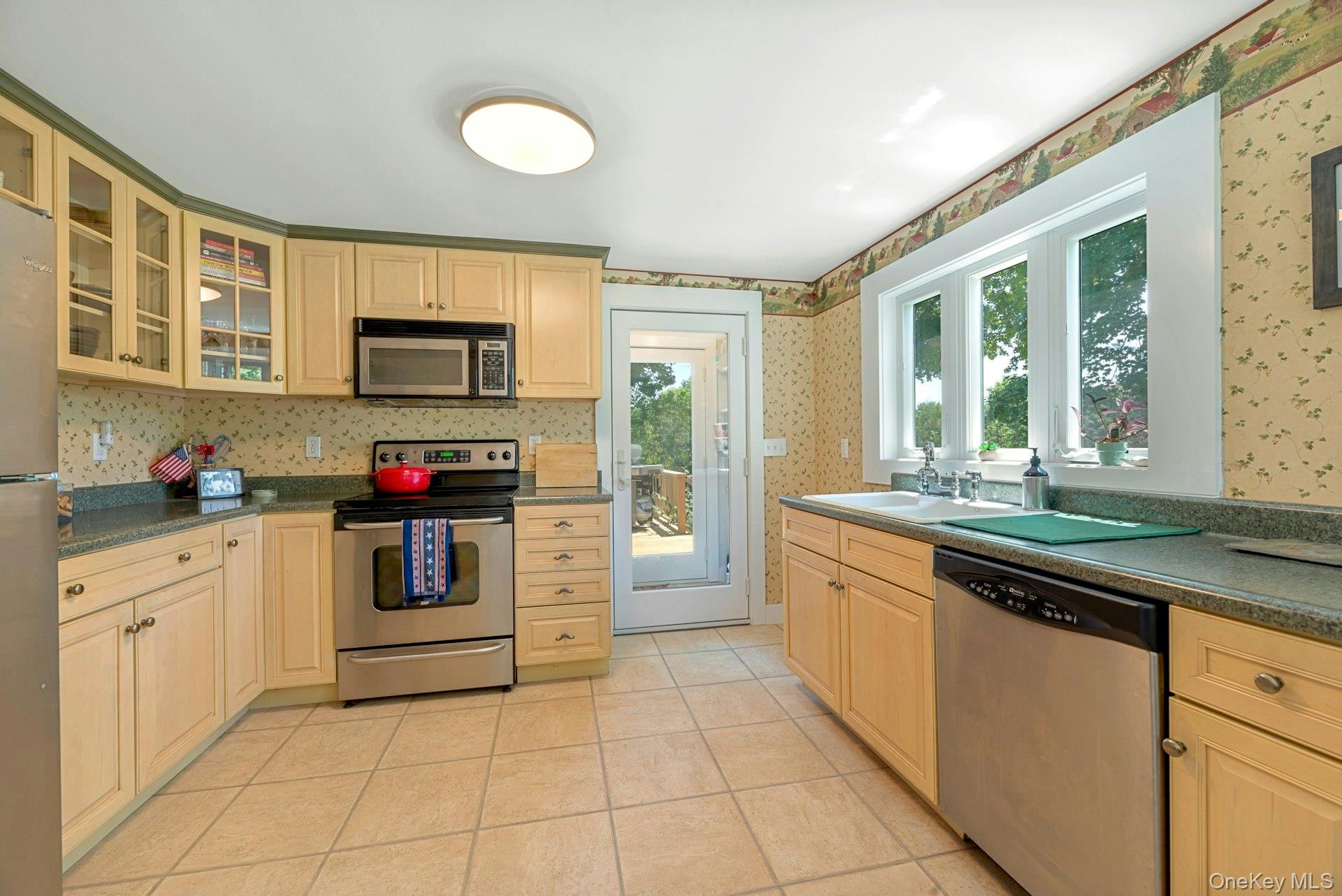 1825 Main Bayview Road Southold, NY 11971 - Photo 11 of 29