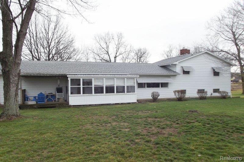 5301 Preston Road Howell, MI 48855 - Photo 2 of 11 DSCF1663 (800x534).jpg