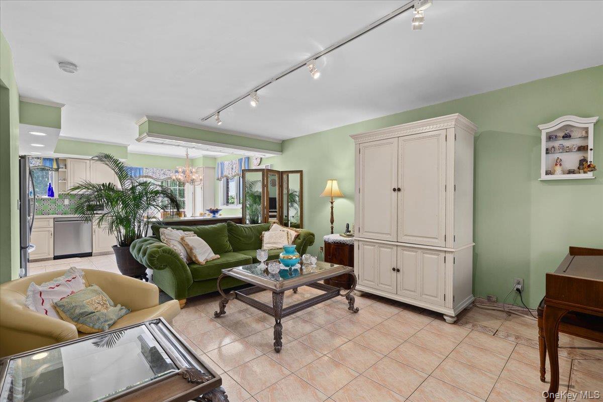 1415 Reed Place Bronx, NY 10465 - Photo 3 of 26