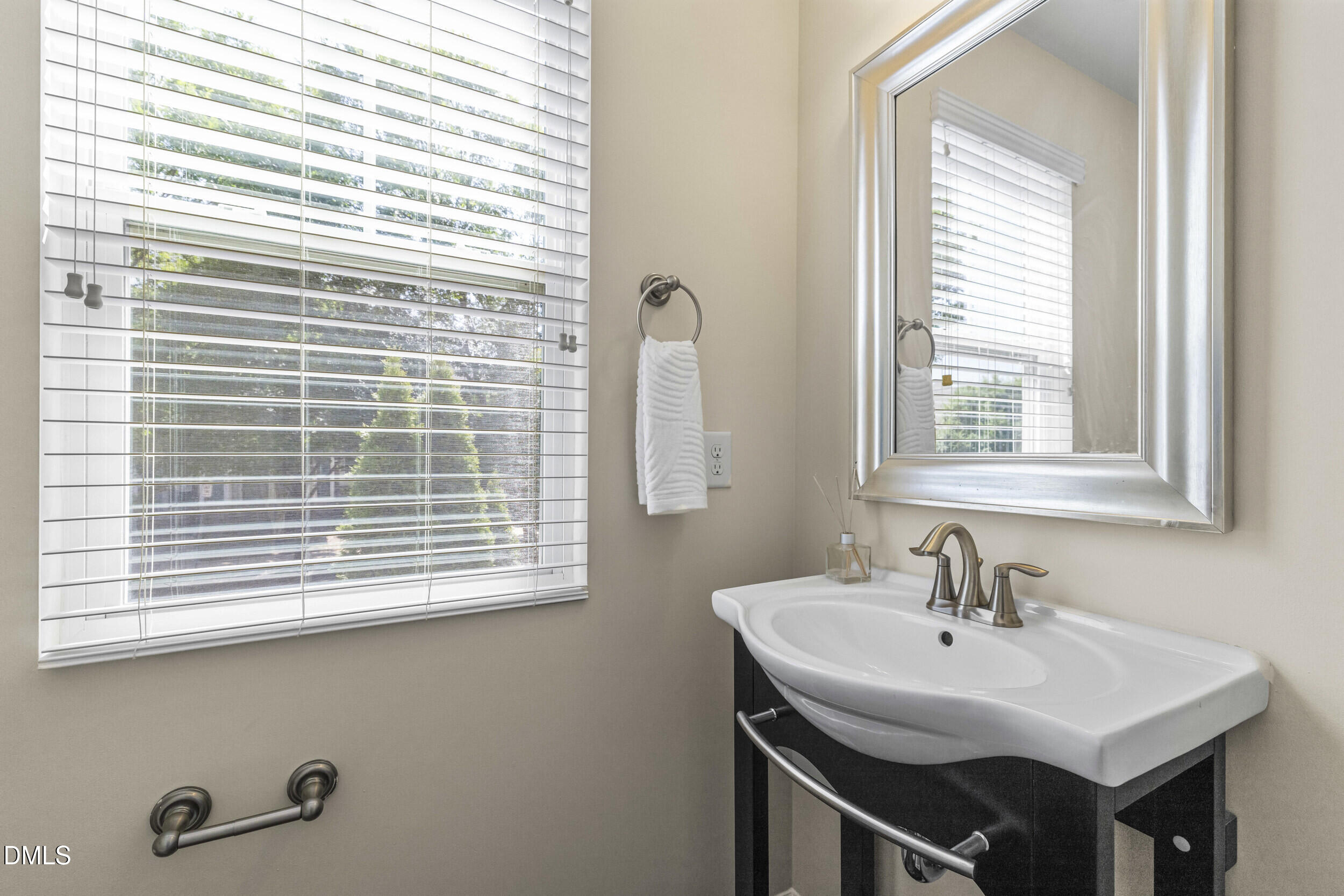 1529 Crafton Way Raleigh, NC 27607 - Photo 19 of 48 24_5i3a1843