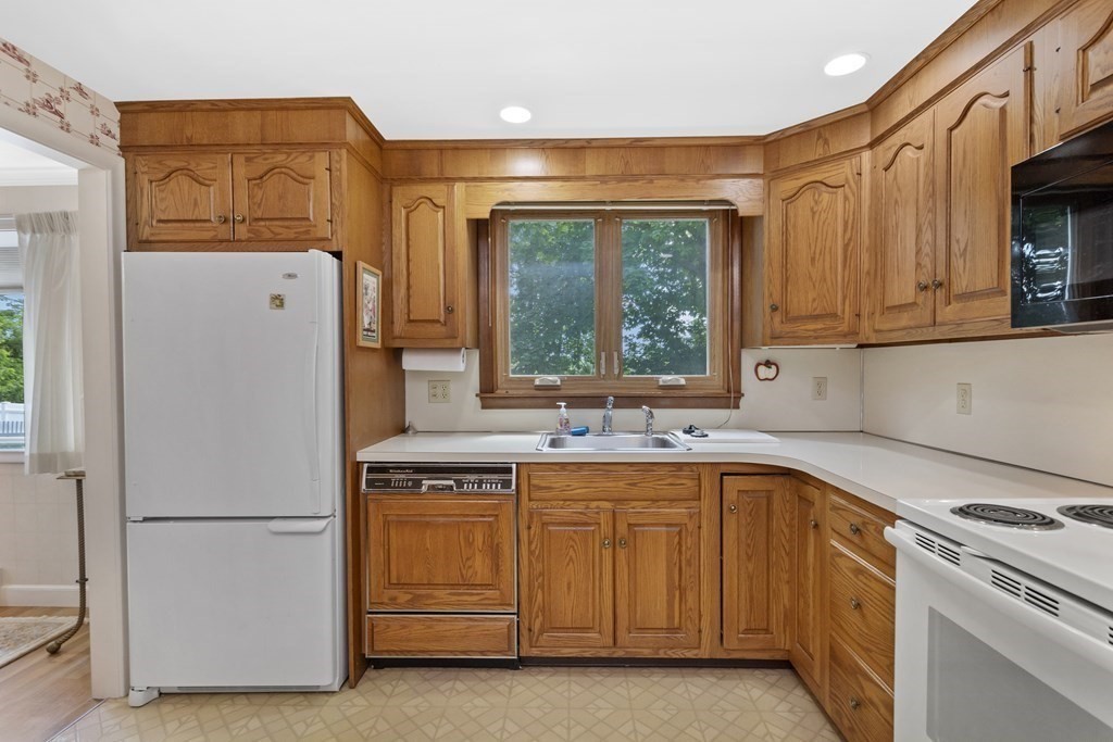 35 Parkview Road Waltham, MA 02452 - Photo 8 of 15 Gallery Image 8