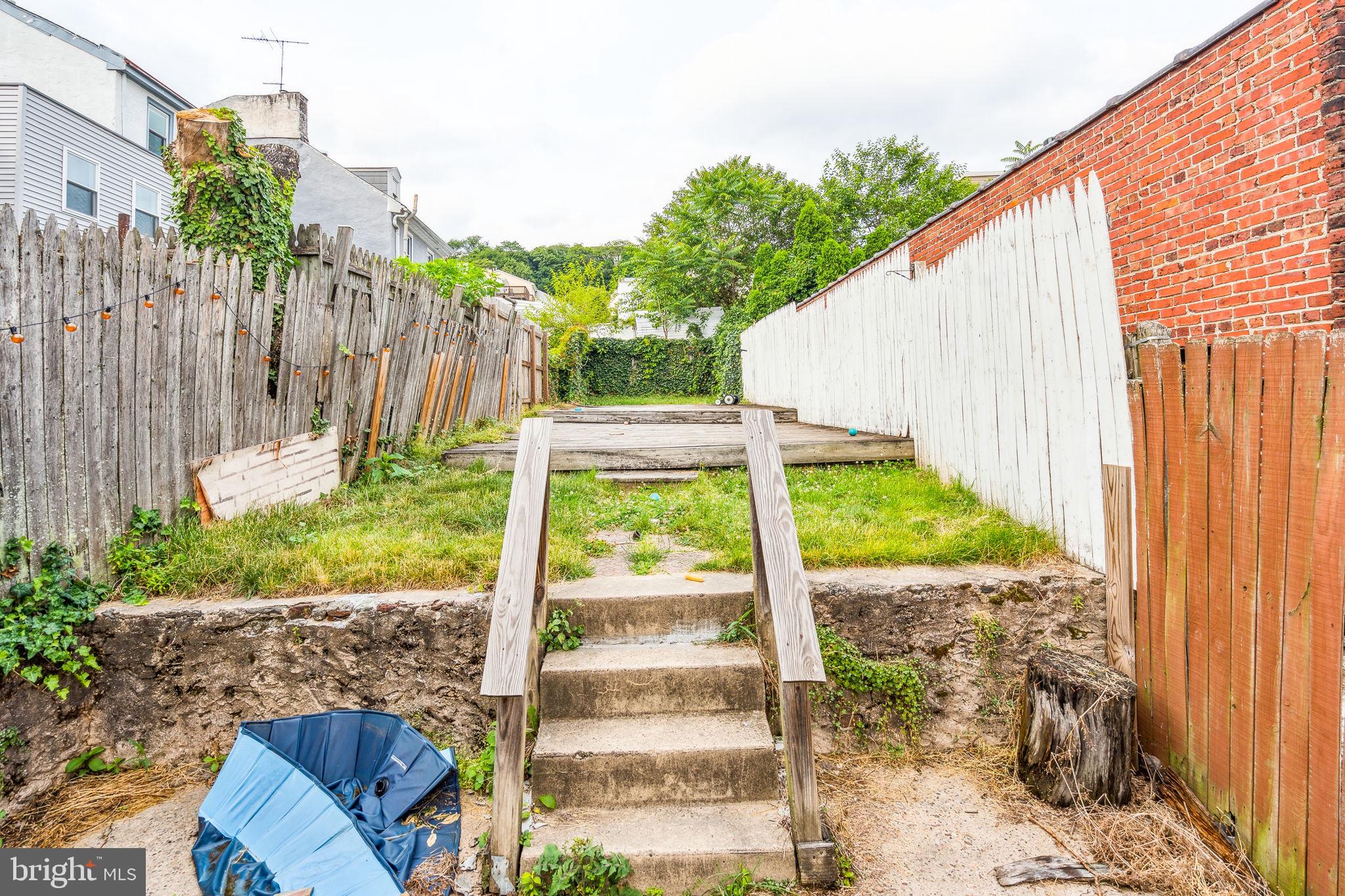 129 Gay Street, Unit 1 Philadelphia, PA 19127 - Photo 20 of 23 a view of a backyard with a garden
