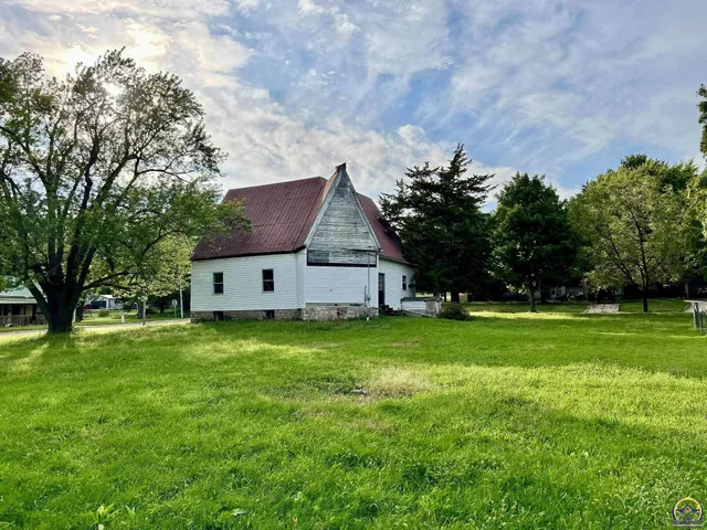 $34,000 | 212 Locust Street, Eskridge, KS 66423