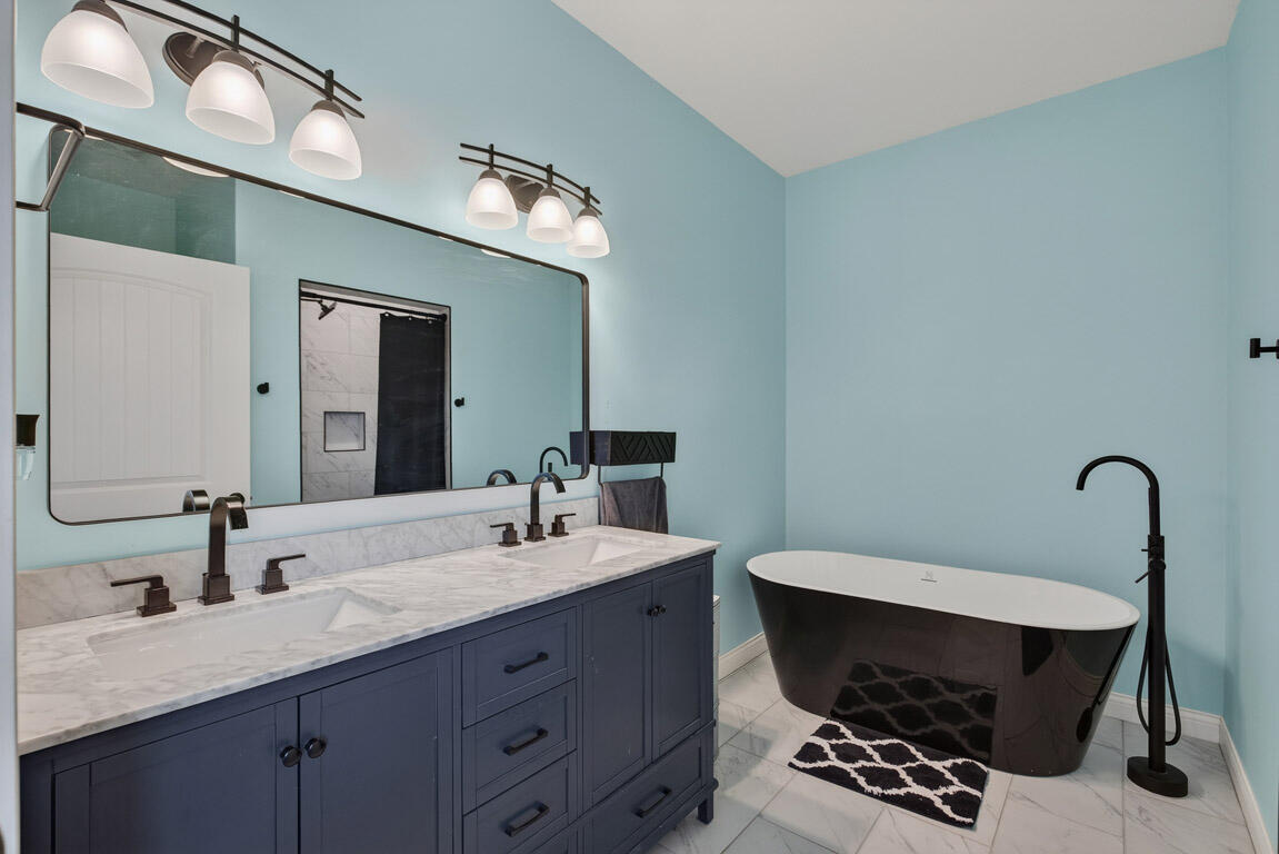 13934 Peach Grove Road California, KY 41007 - Photo 15 of 25 Bath1