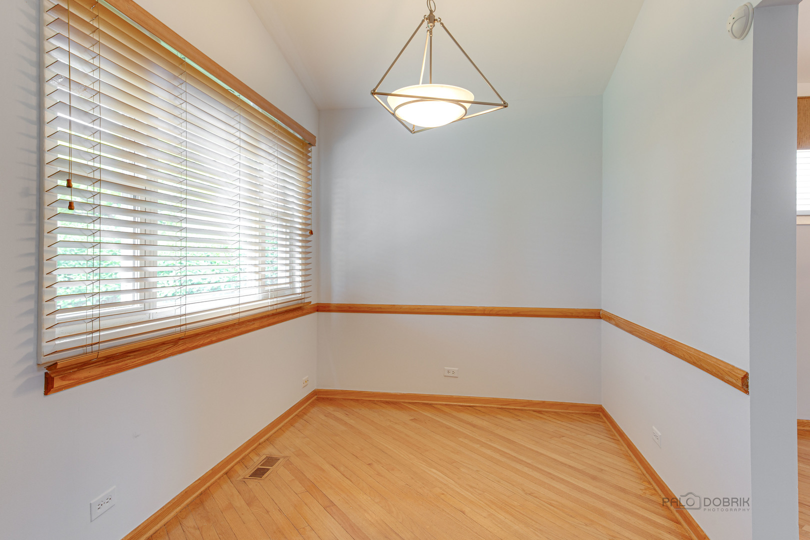 9747 Huber Ovl Niles, IL 60714 - Photo 19 of 38 a view of a room with window
