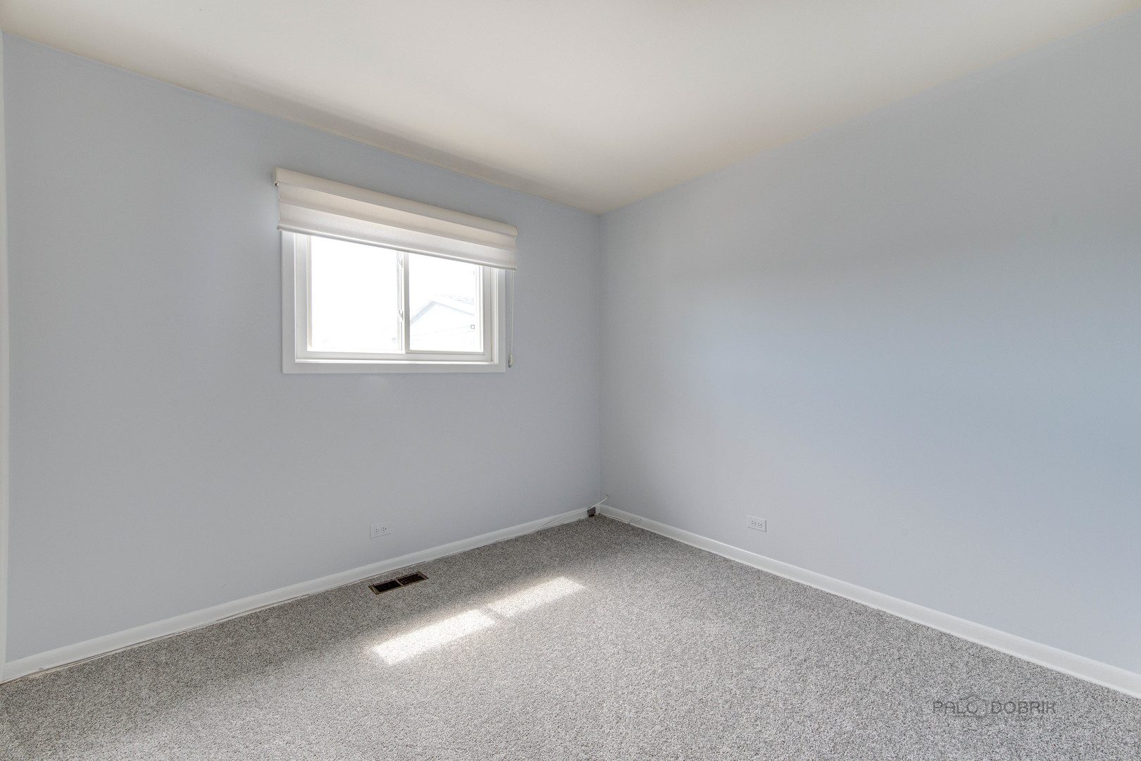 9747 Huber Ovl Niles, IL 60714 - Photo 23 of 38 an empty room with a window