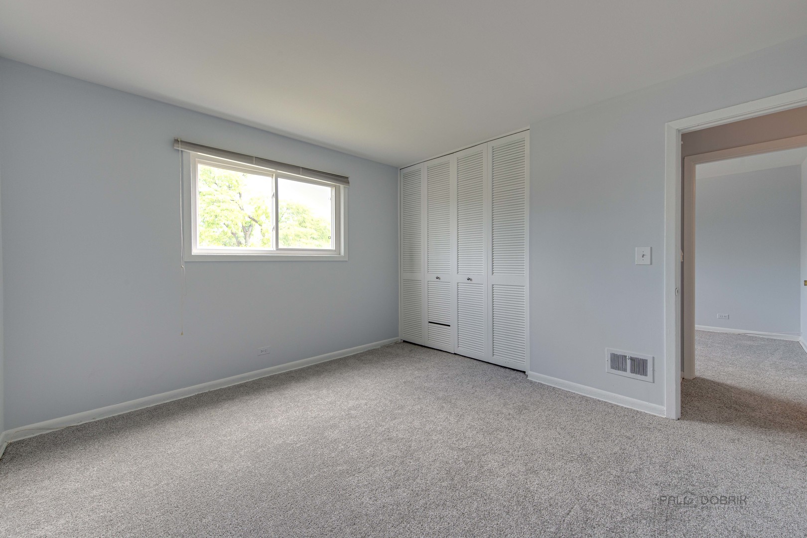 9747 Huber Ovl Niles, IL 60714 - Photo 26 of 38 an empty room with windows