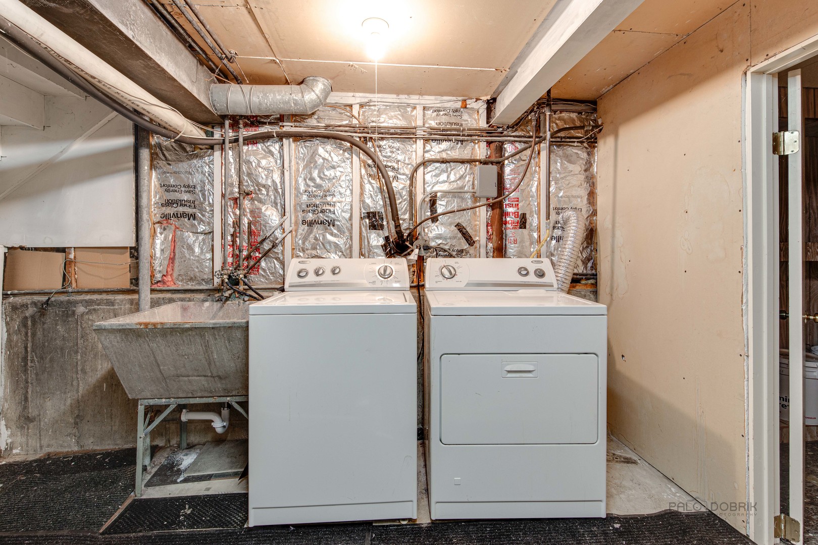 9747 Huber Ovl Niles, IL 60714 - Photo 35 of 38 a utility room with a washer and dryer