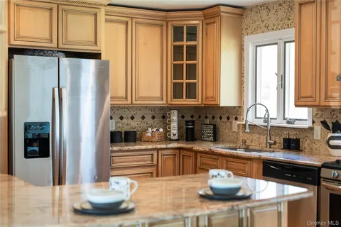 $875,000 | 4 Richard Terrace, Hartsdale, NY 10530