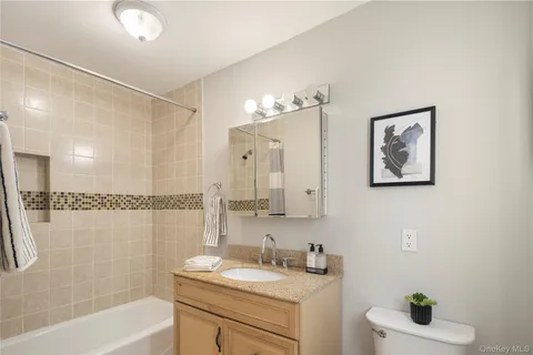 $875,000 | 4 Richard Terrace, Hartsdale, NY 10530