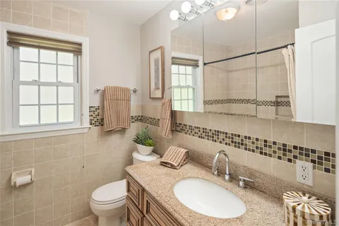 $875,000 | 4 Richard Terrace, Hartsdale, NY 10530