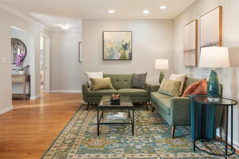 $875,000 | 4 Richard Terrace, Hartsdale, NY 10530
