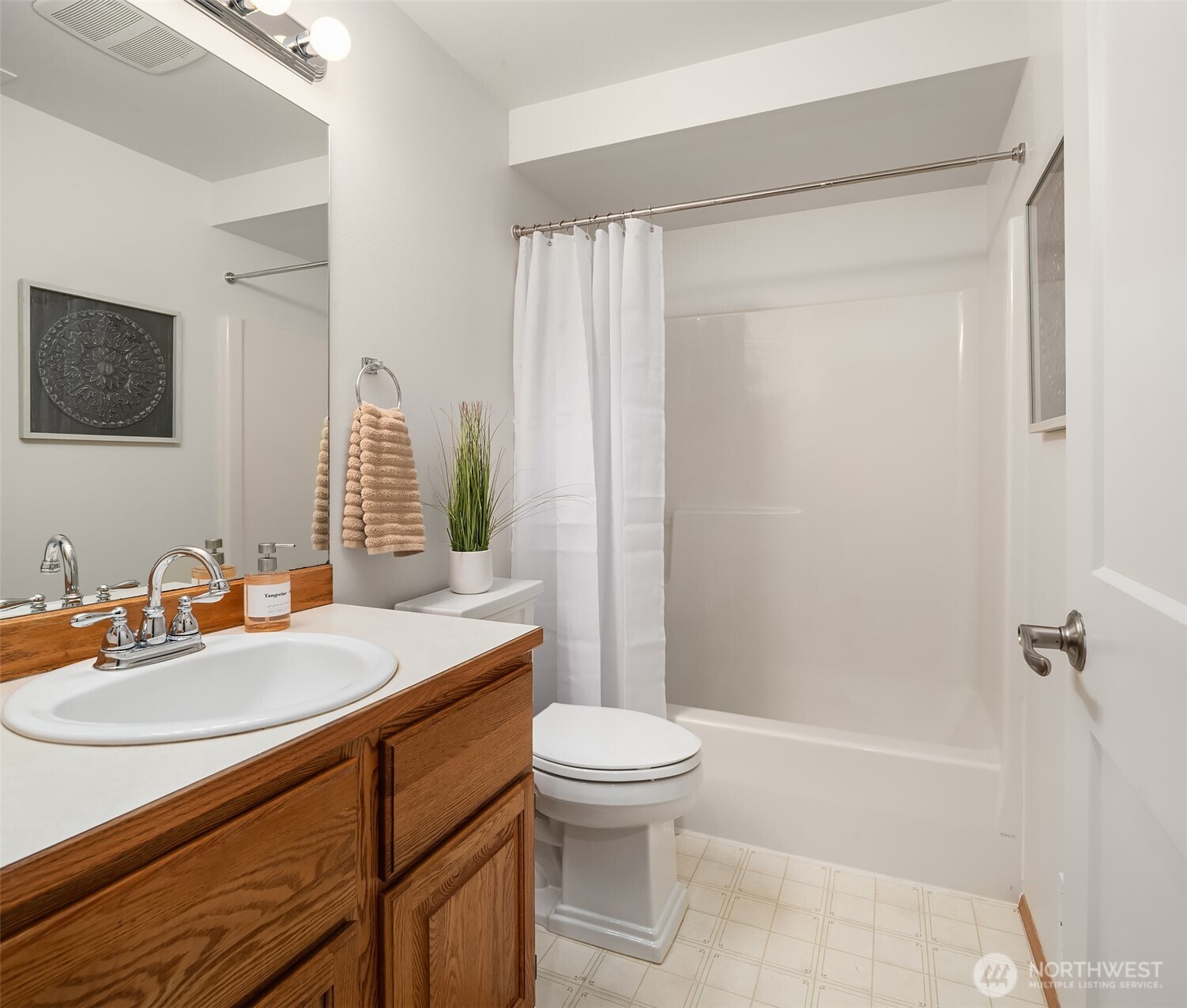 6511 Tolt River Road Northeast Carnation, WA 98014 - Photo 28 of 37 a bathroom with a sink toilet and shower