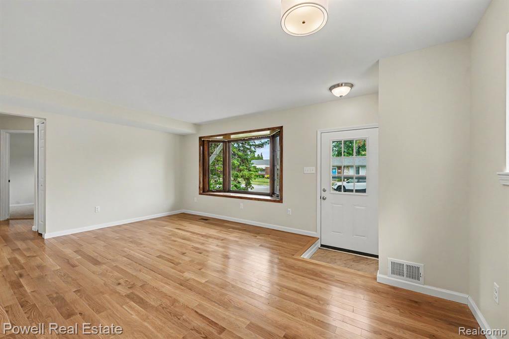 18166 Davidson Road Fraser, MI 48026 - Photo 2 of 26
