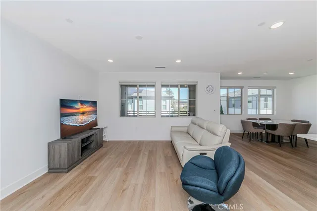 $990,000 | 6007 Clementine Lane, Unit 21, Cypress, CA 90630