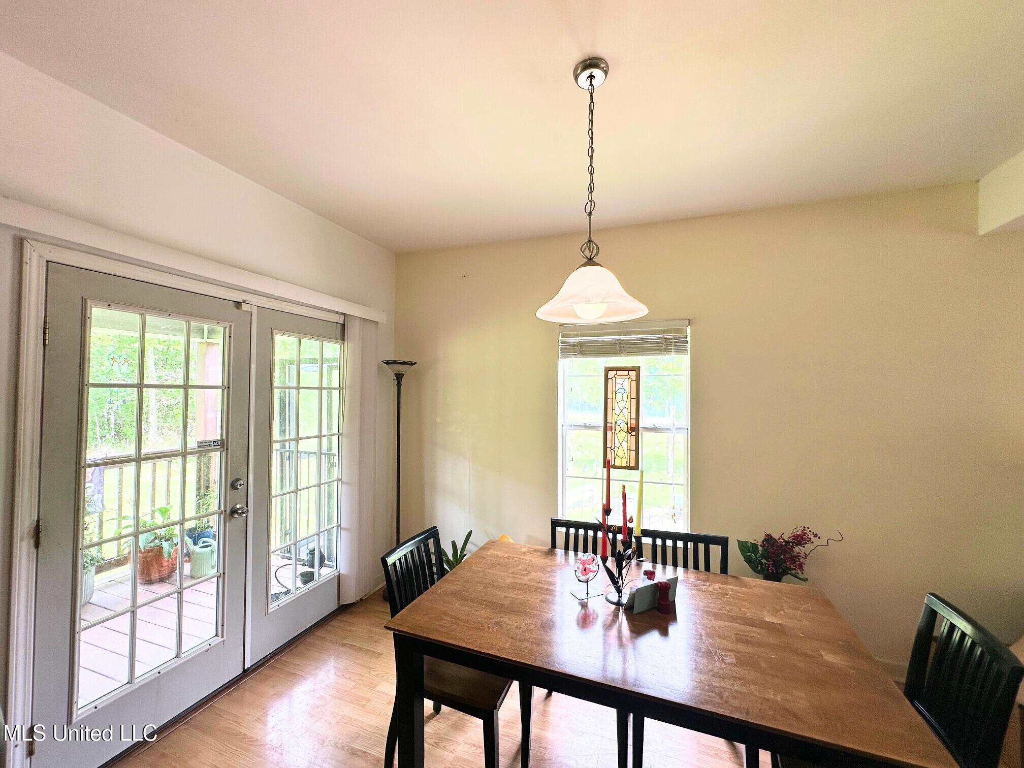 7204 Elder Ferry Road Moss Point, MS 39563 - Photo 15 of 22 Dining