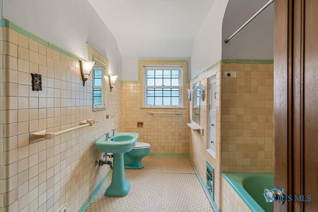 3446 Chestnut Hill Road Toledo, OH 43606 - Photo 35 of 47 Photo 35