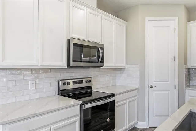 a view of empty room with wooden floor and ceiling fan