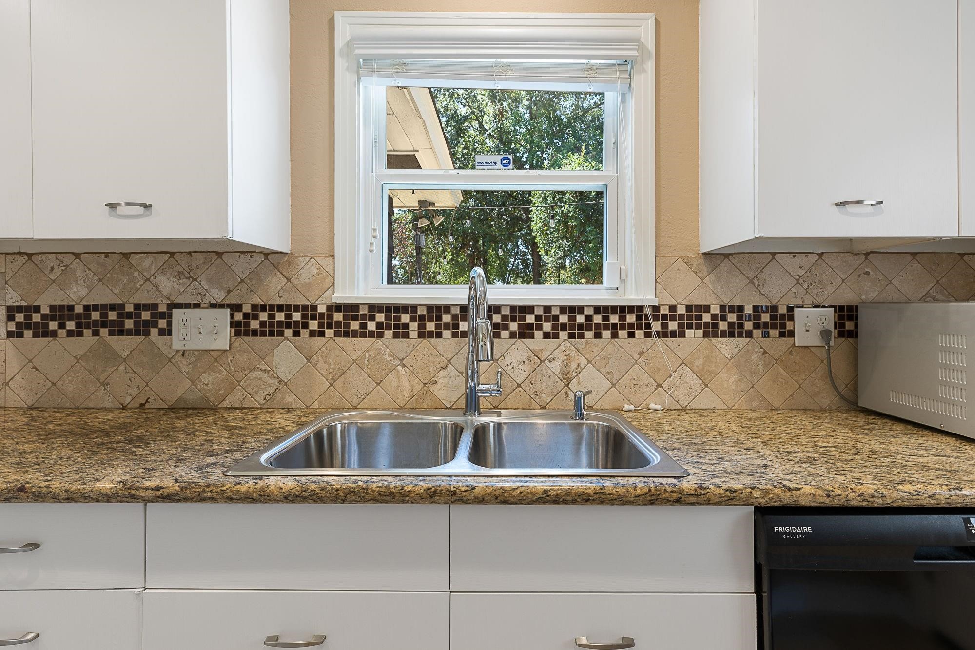 1802 Turnpike Road Houston, TX 77008 - Photo 18 of 47