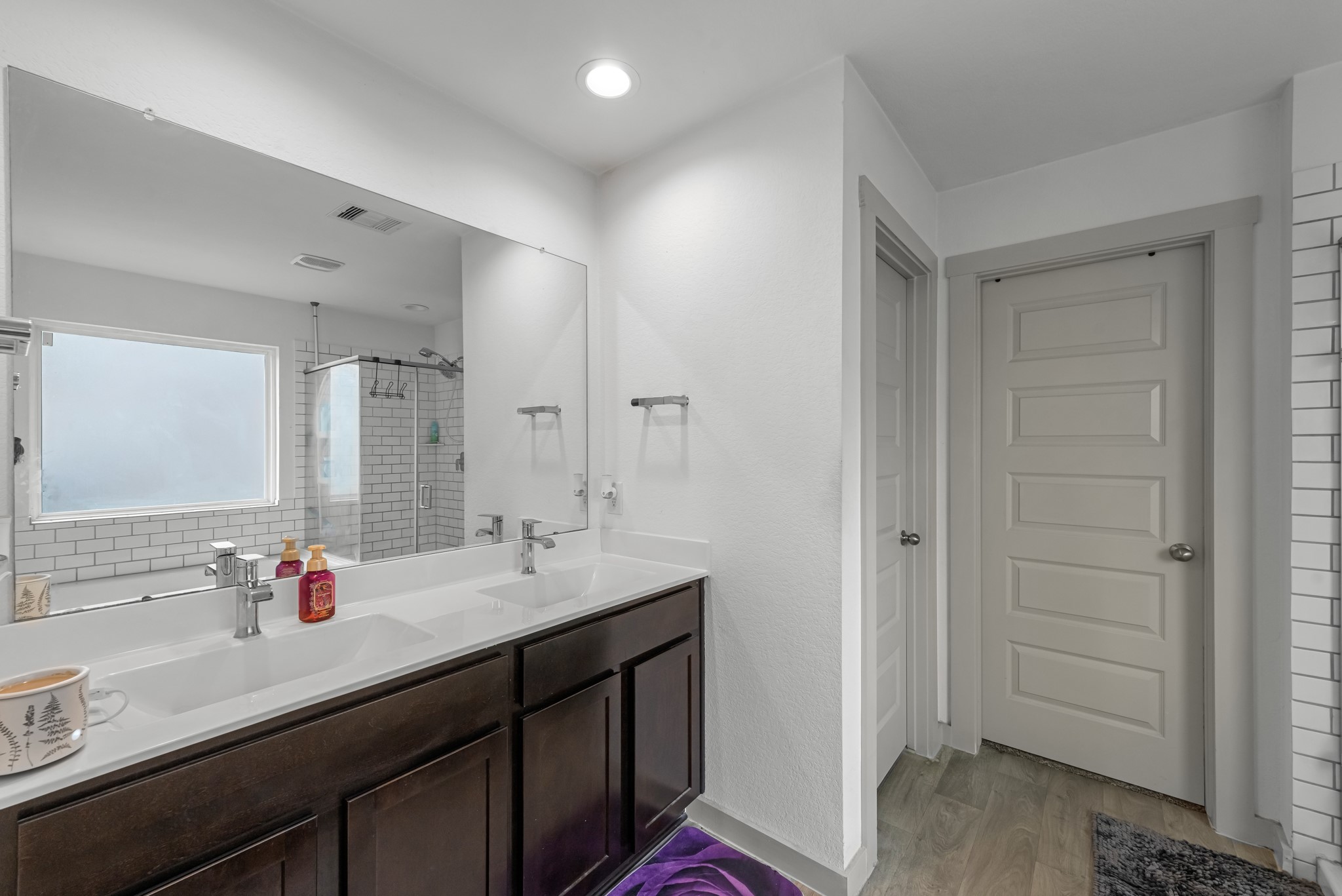 826 Green Clover Lane Rosharon, TX 77583 - Photo 16 of 33 Primary bathroom.