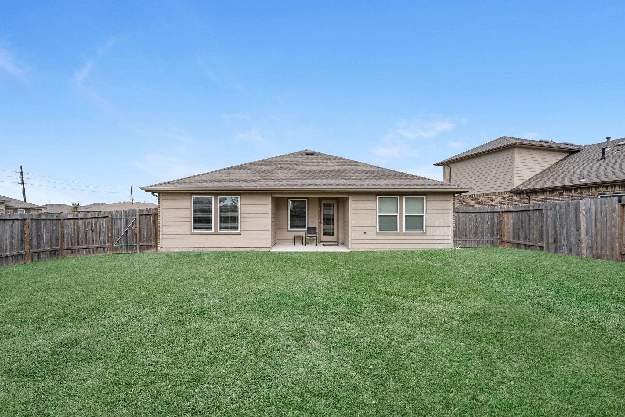 826 Green Clover Lane Rosharon, TX 77583 - Photo 22 of 33 Large backyard!