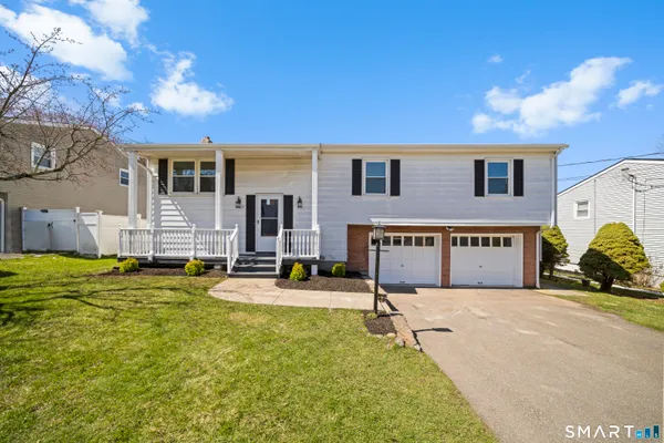 $369,900 | 25 Greenview Drive, Waterbury, CT 06708