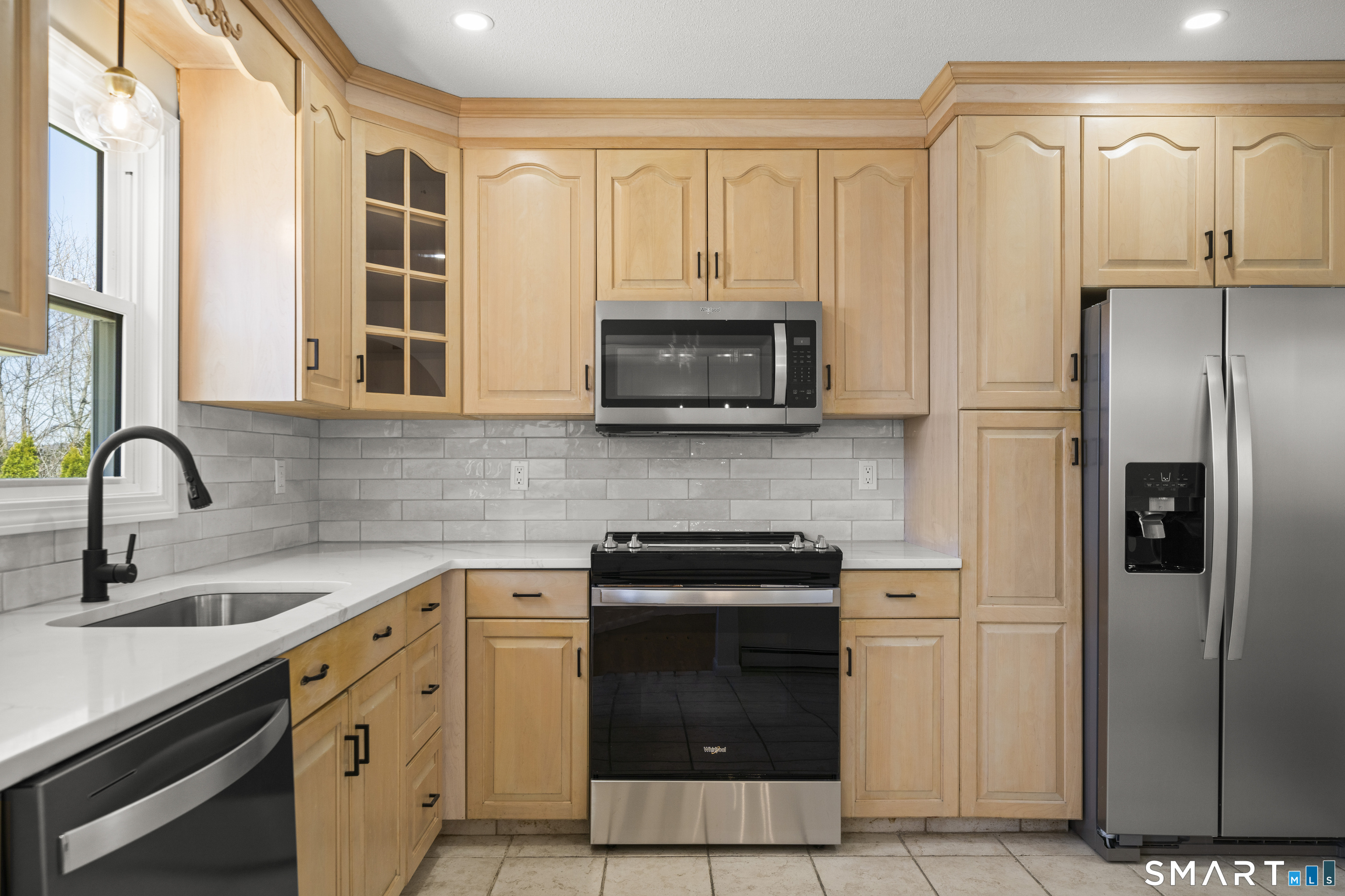 25 Greenview Drive Waterbury, CT 06708 - Photo 14 of 35