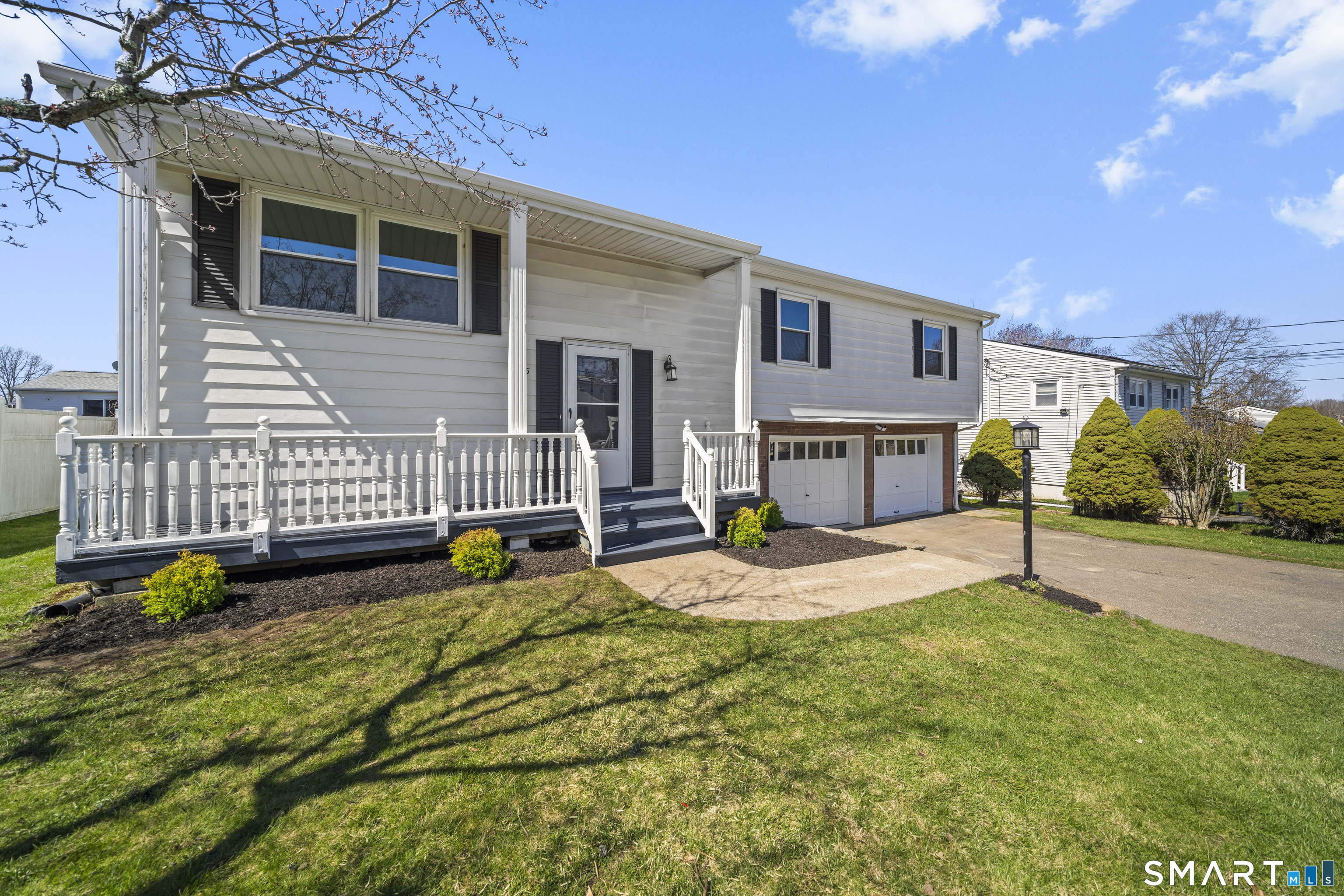 25 Greenview Drive Waterbury, CT 06708 - Photo 2 of 35