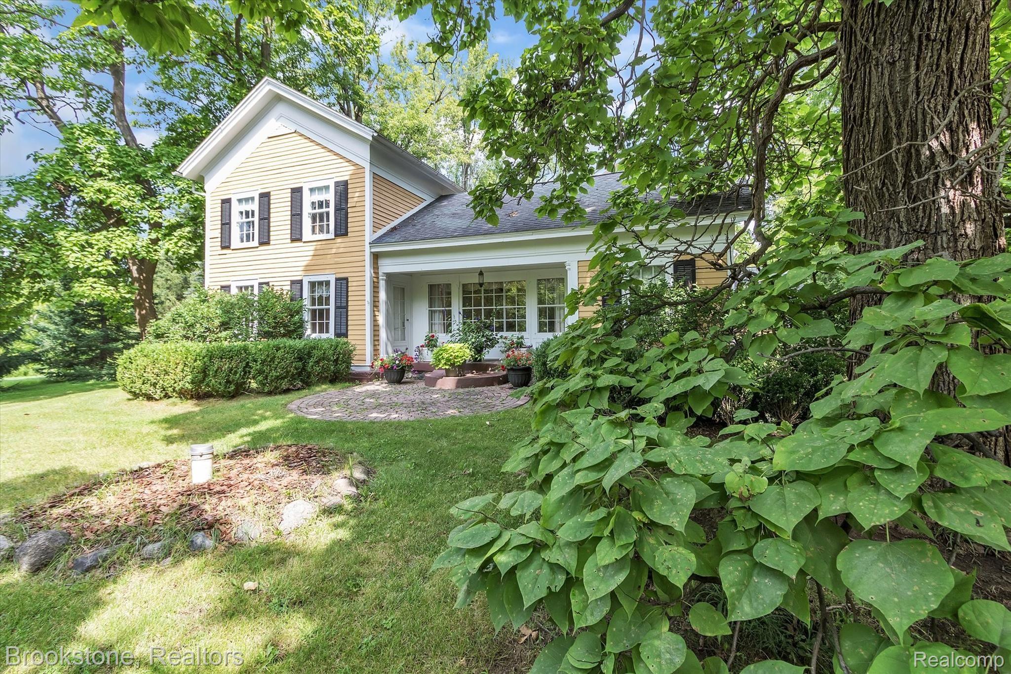 885 East Romeo Road Leonard, MI 48367 - Photo 4 of 60 04--WindowStill-Real-Estate-Photography-4.jpg