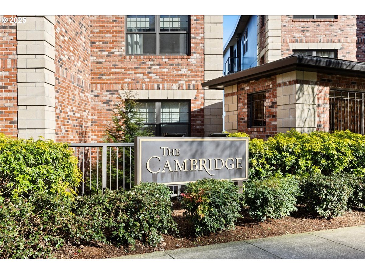 2454 Northwest Westover Road, Unit 203 Portland, OR 97210 - Photo 1 of 18 Gallery Image 1