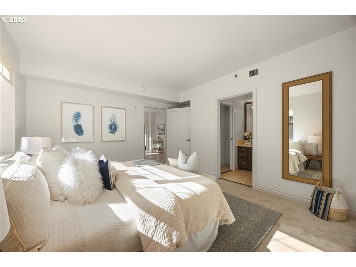 2454 Northwest Westover Road, Unit 203 Portland, OR 97210 - Photo 13 of 18 Gallery Image 13