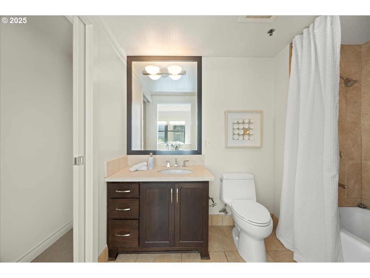 2454 Northwest Westover Road, Unit 203 Portland, OR 97210 - Photo 14 of 18 Gallery Image 14