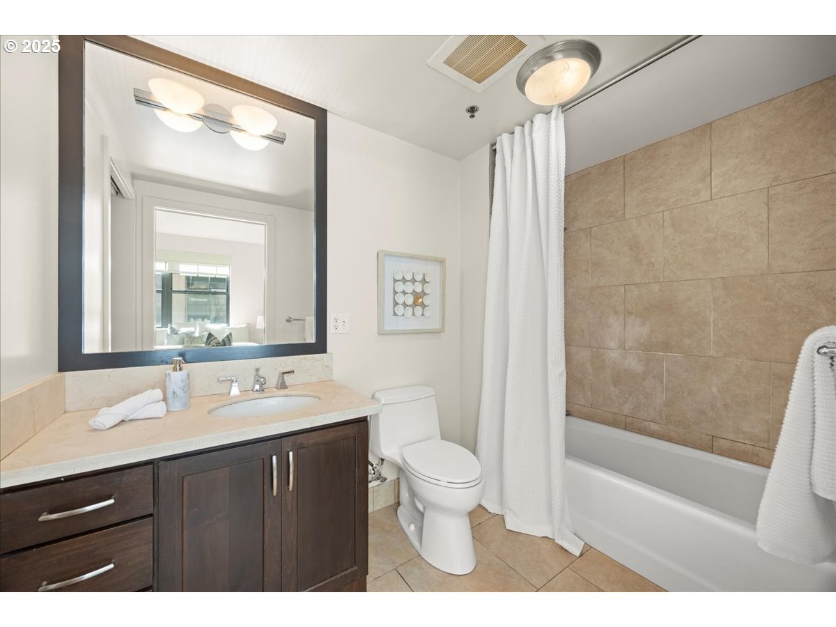 2454 Northwest Westover Road, Unit 203 Portland, OR 97210 - Photo 15 of 18 Gallery Image 15