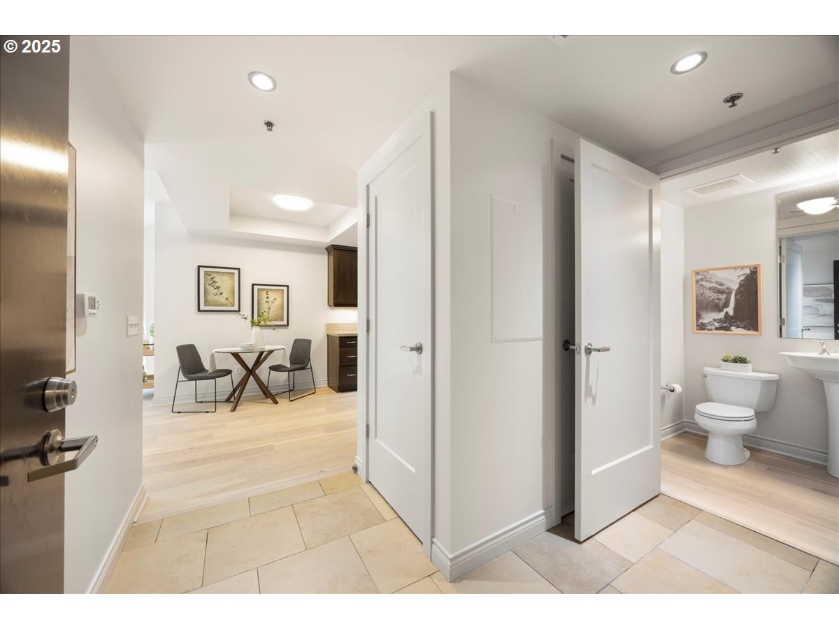 2454 Northwest Westover Road, Unit 203 Portland, OR 97210 - Photo 16 of 18 Gallery Image 16