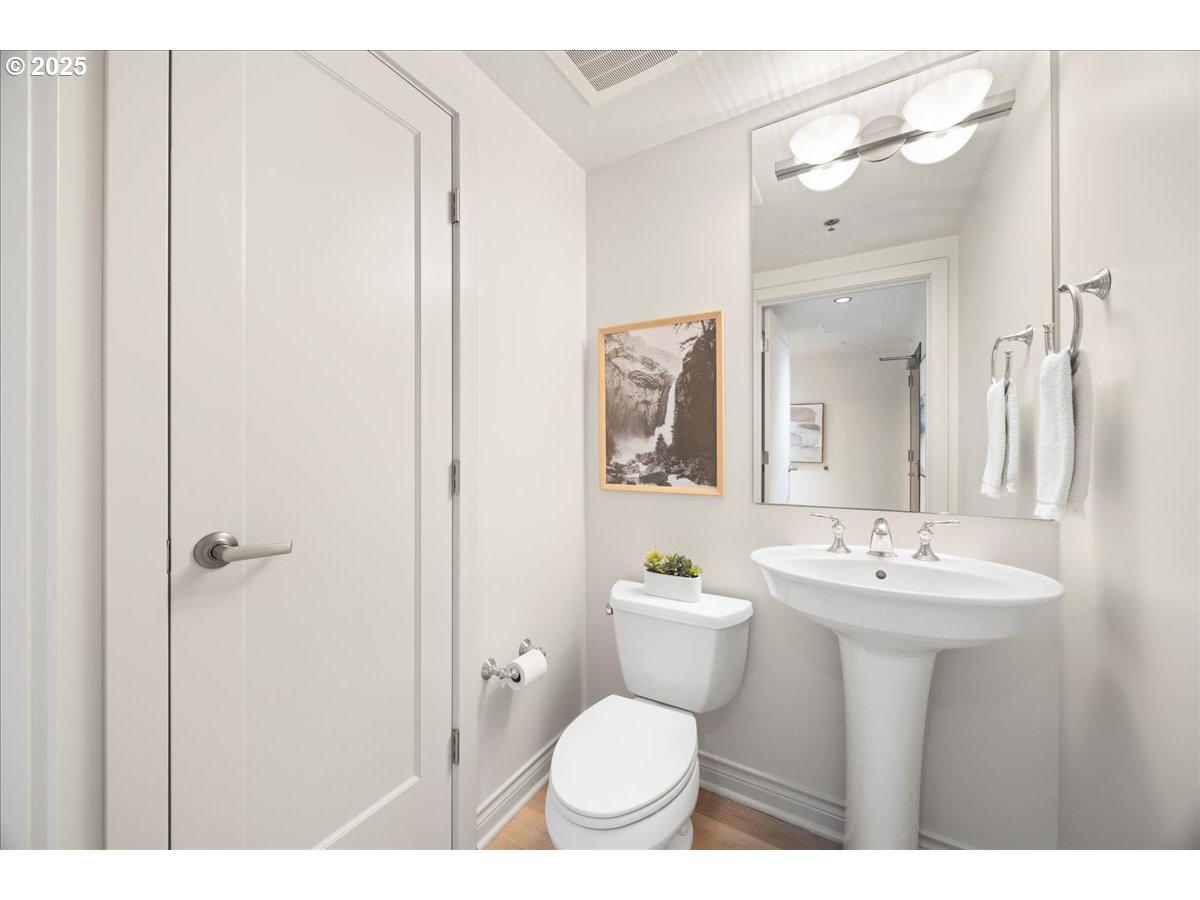 2454 Northwest Westover Road, Unit 203 Portland, OR 97210 - Photo 17 of 18 Gallery Image 17