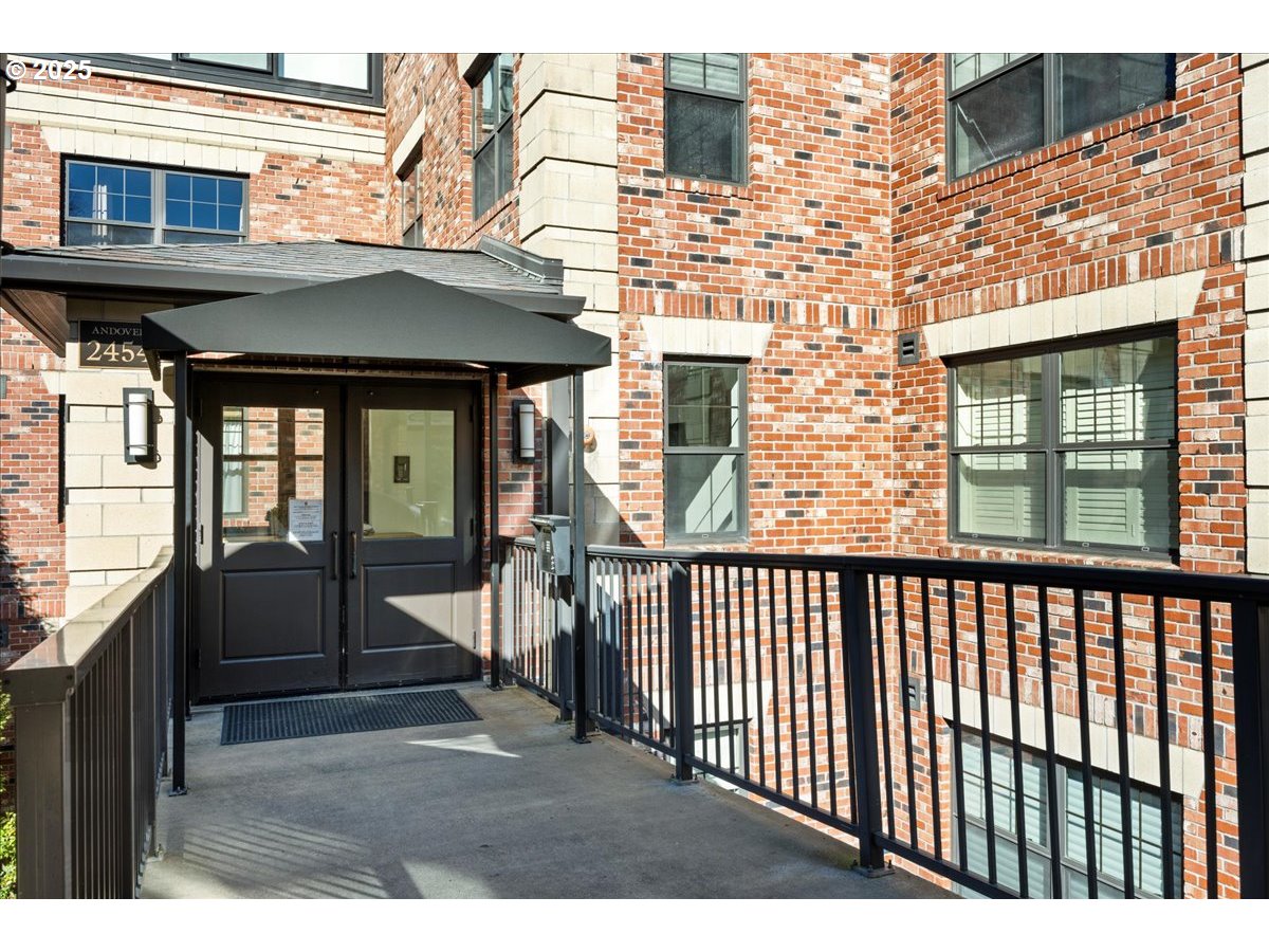 2454 Northwest Westover Road, Unit 203 Portland, OR 97210 - Photo 18 of 18 Gallery Image 18