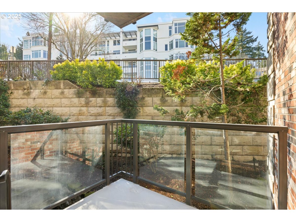 2454 Northwest Westover Road, Unit 203 Portland, OR 97210 - Photo 10 of 18 Gallery Image 10