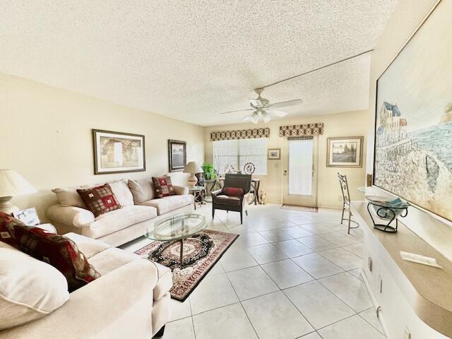 2078 Guildford East Boca Raton, FL 33434 - Photo 6 of 35 Living Area
