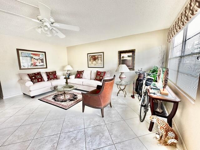 2078 Guildford East Boca Raton, FL 33434 - Photo 7 of 35 Living Area