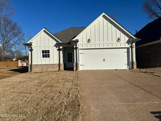 $264,900 | 240 Flower Gdn Drive, Southaven, MS 38671