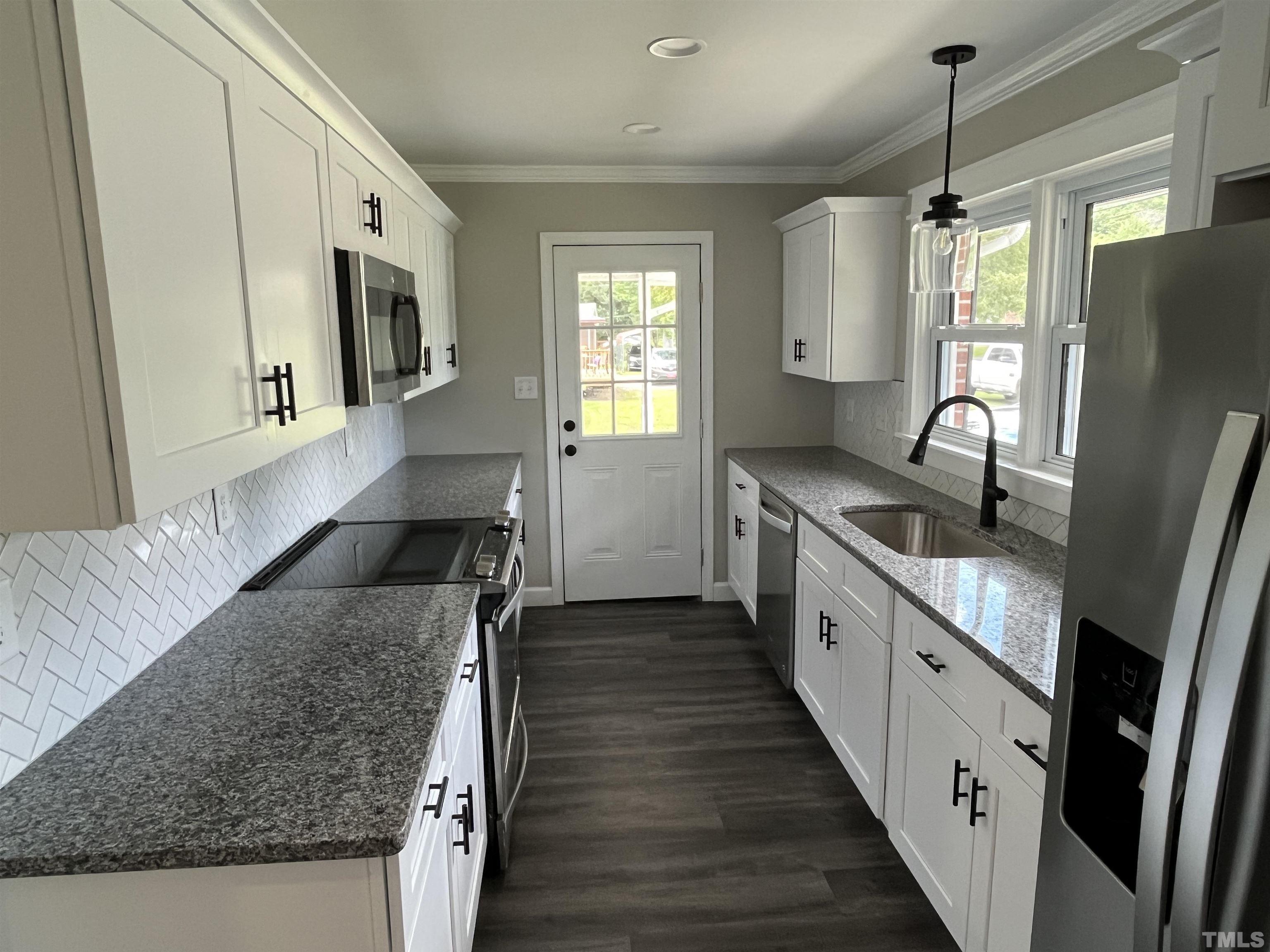 405 Washington Post Road New Bern, NC 28562 - Photo 3 of 29 Gallery Image 3