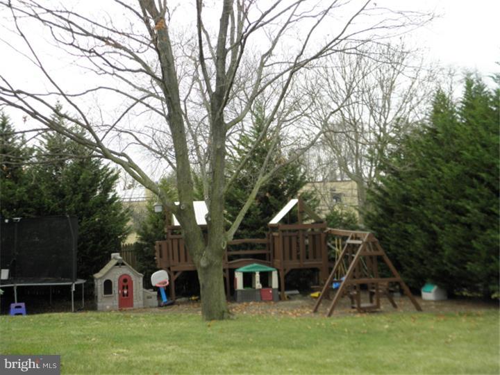 708 Neck Road Burlington, NJ 08016 - Photo 3 of 25